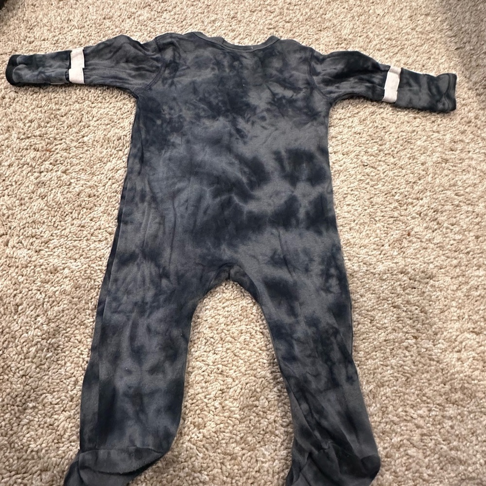 Designer From Denny’s! Charcoal Tie-Dye Kids Footie with Lightning Bolt - Picture 8 of 9